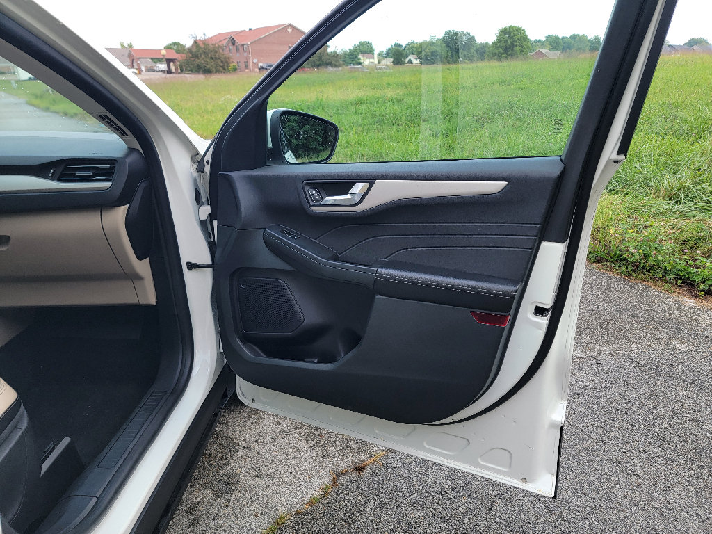 Used 2022 Ford Escape SEL FWD image 32