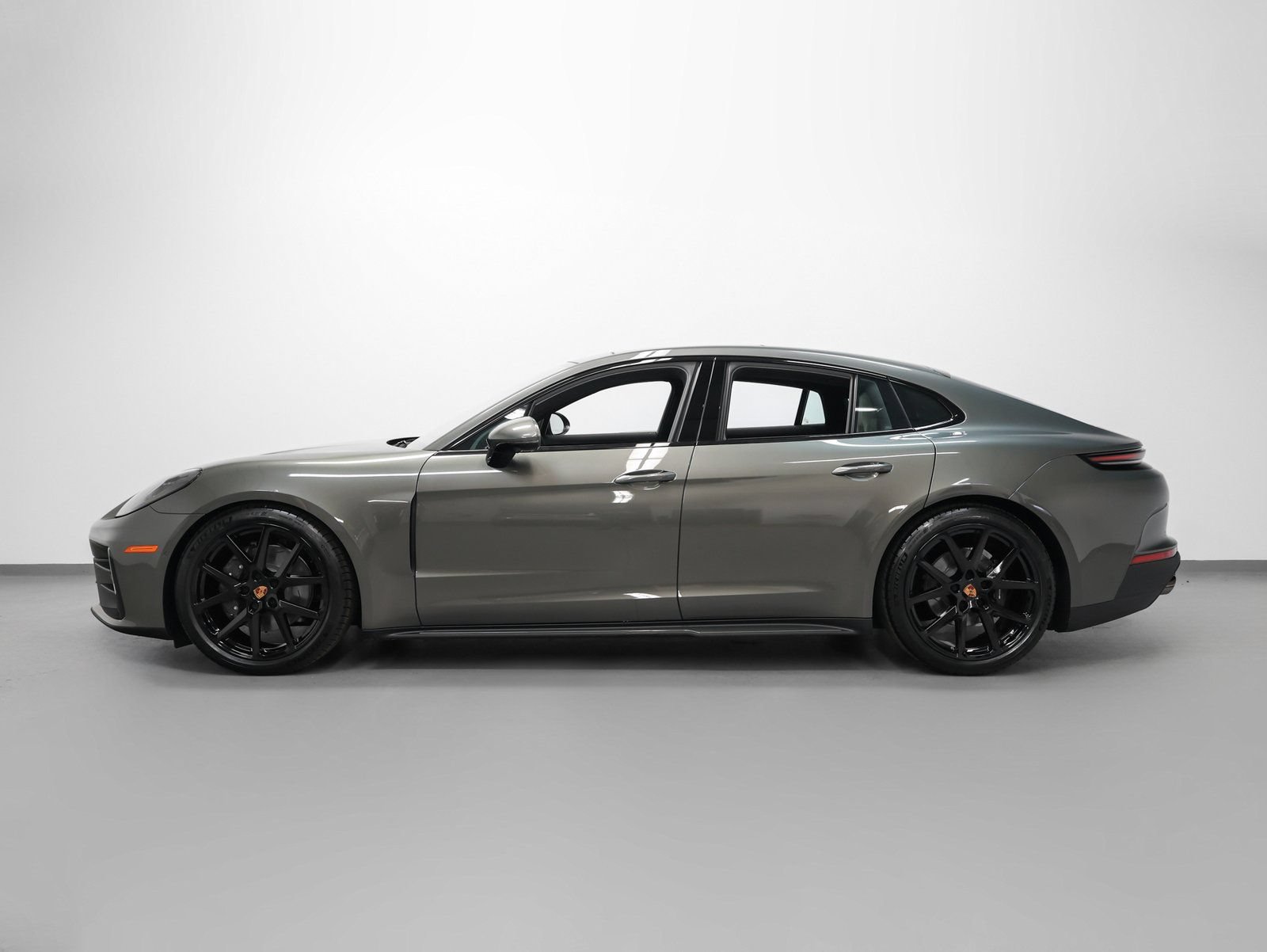 New 2026 Porsche Panamera 4 AWD/4WD image 2