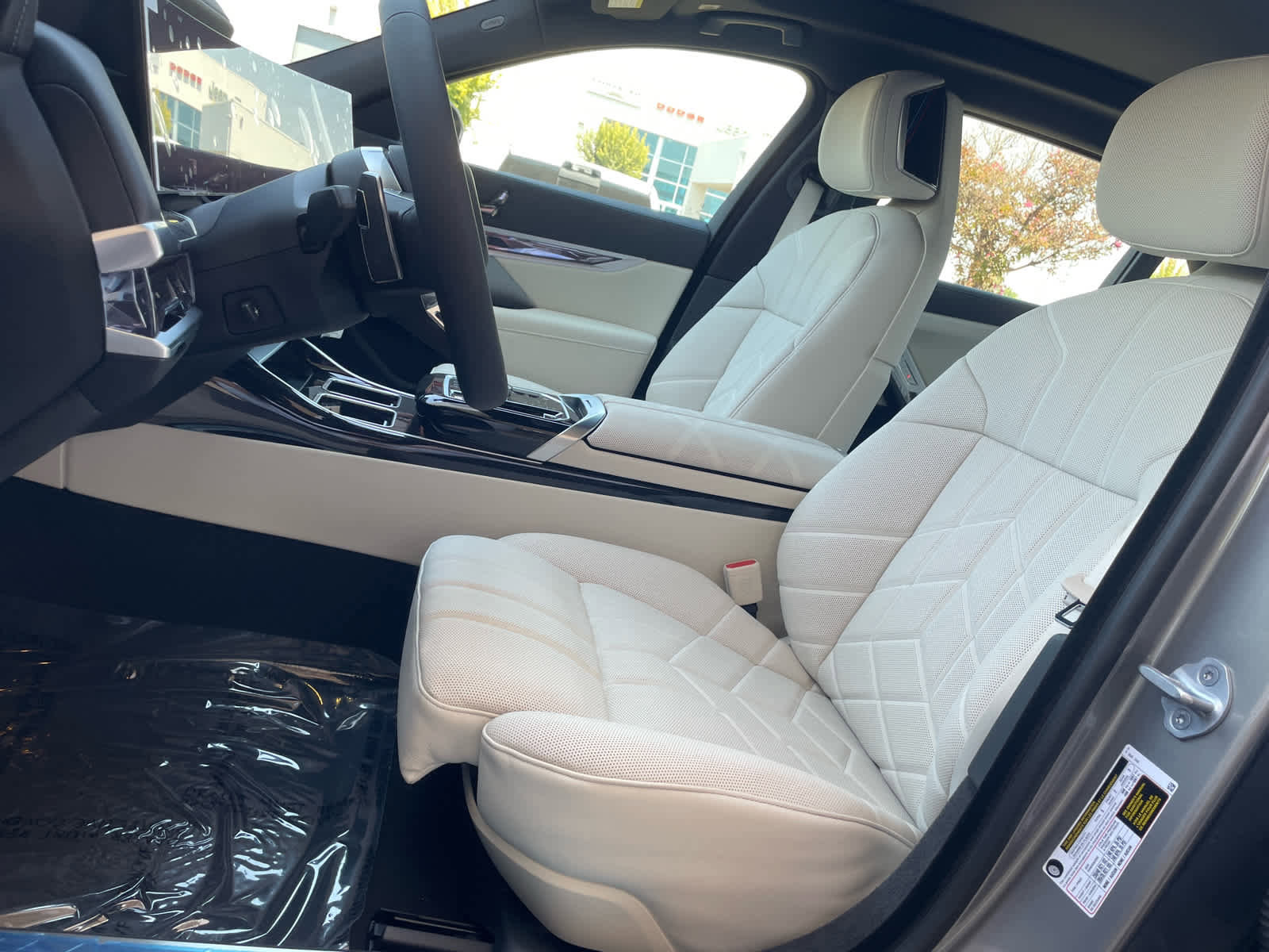 New 2025 BMW 740i w/ Executive Package image 7