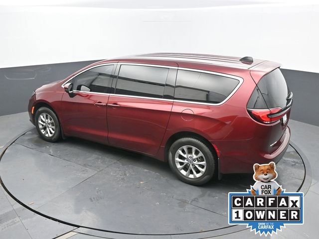 Used 2023 Chrysler Pacifica Touring-L image 46