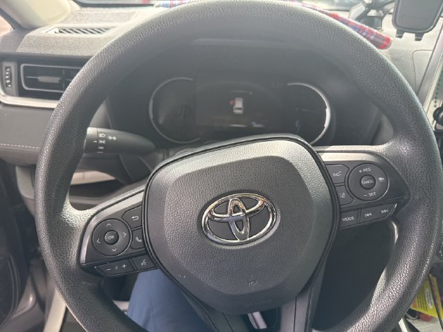 Used 2025 Toyota RAV4 LE AWD/4WD image 35