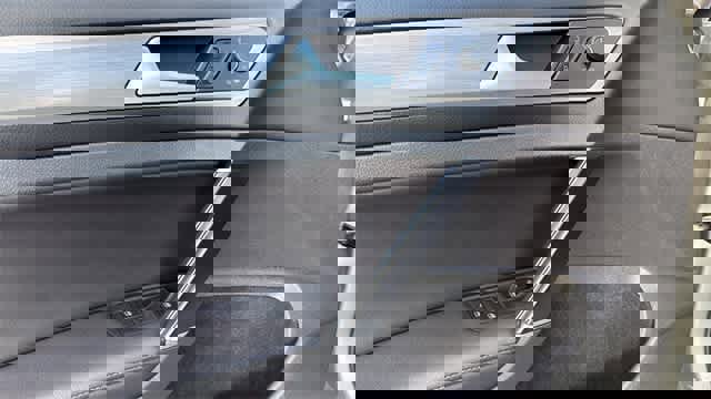 Used 2015 Volkswagen Golf S image 14