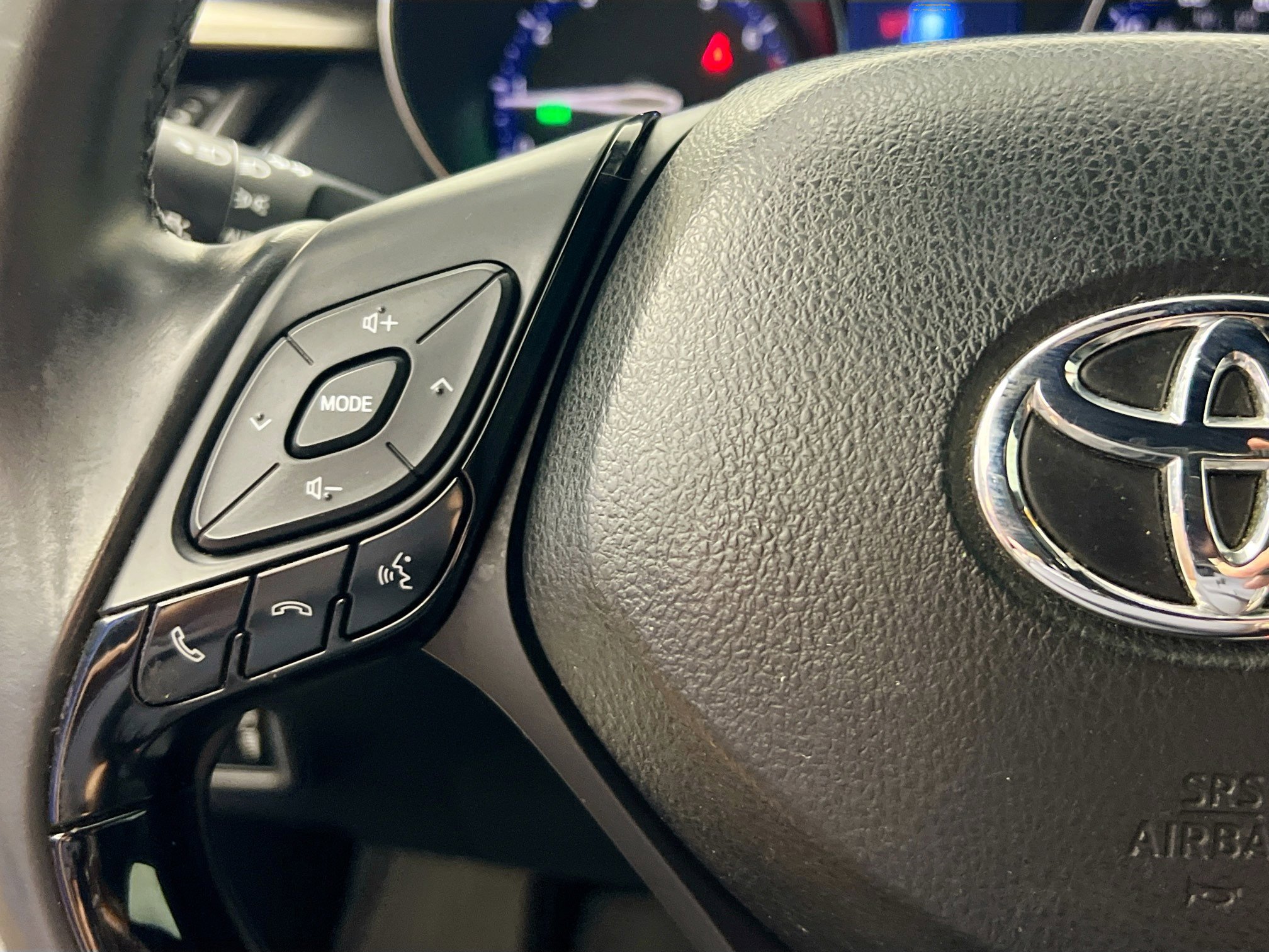 Used 2019 Toyota C-HR XLE FWD image 18