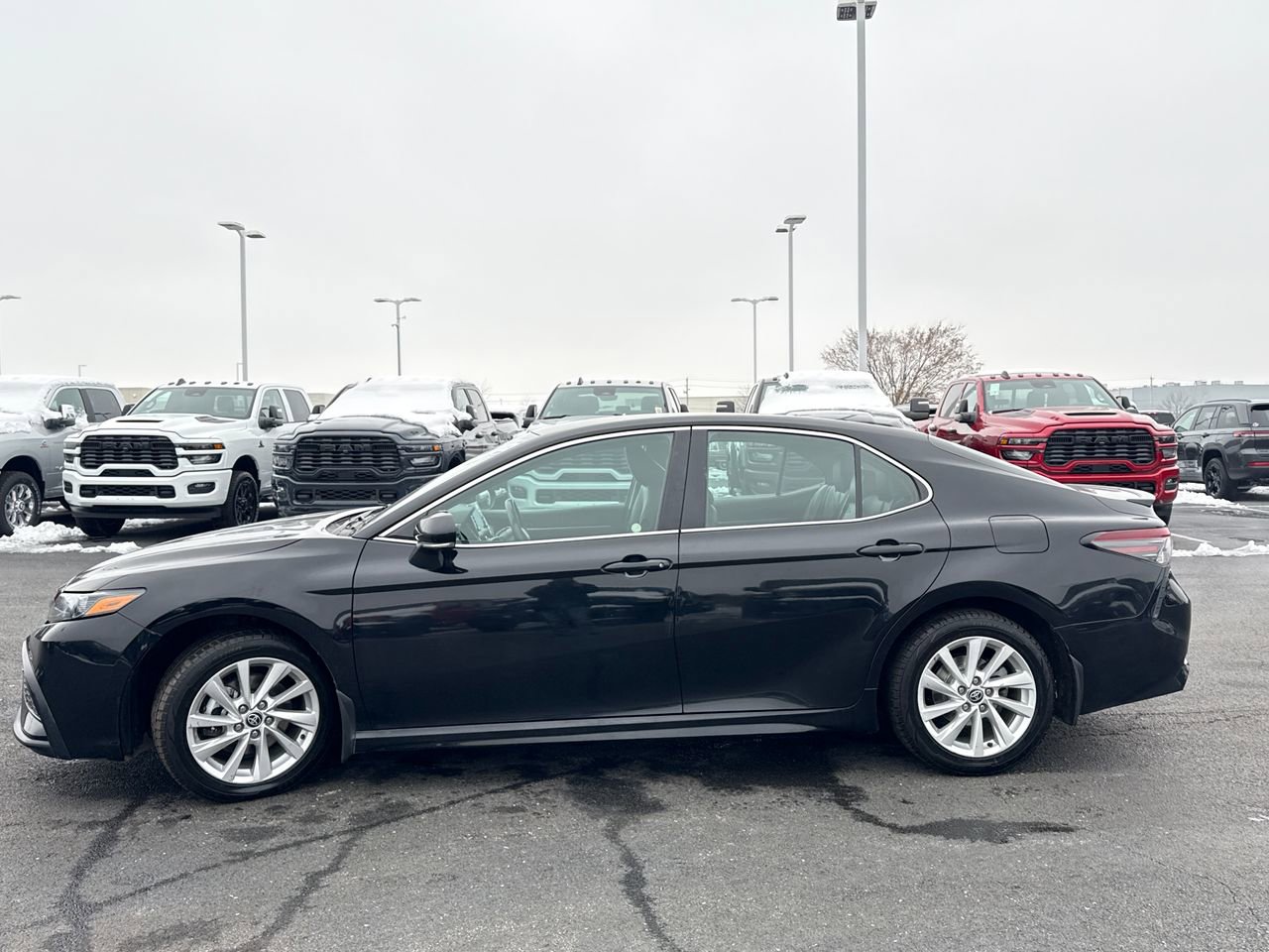 Used 2023 Toyota Camry SE image 6
