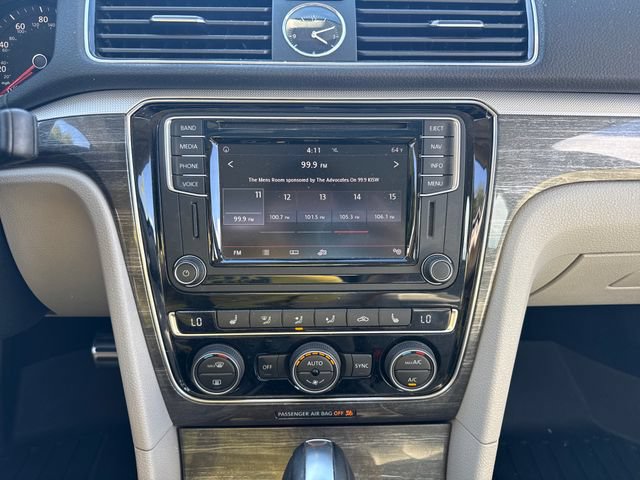 Used 2017 Volkswagen Passat 1.8T SEL Premium FWD image 20