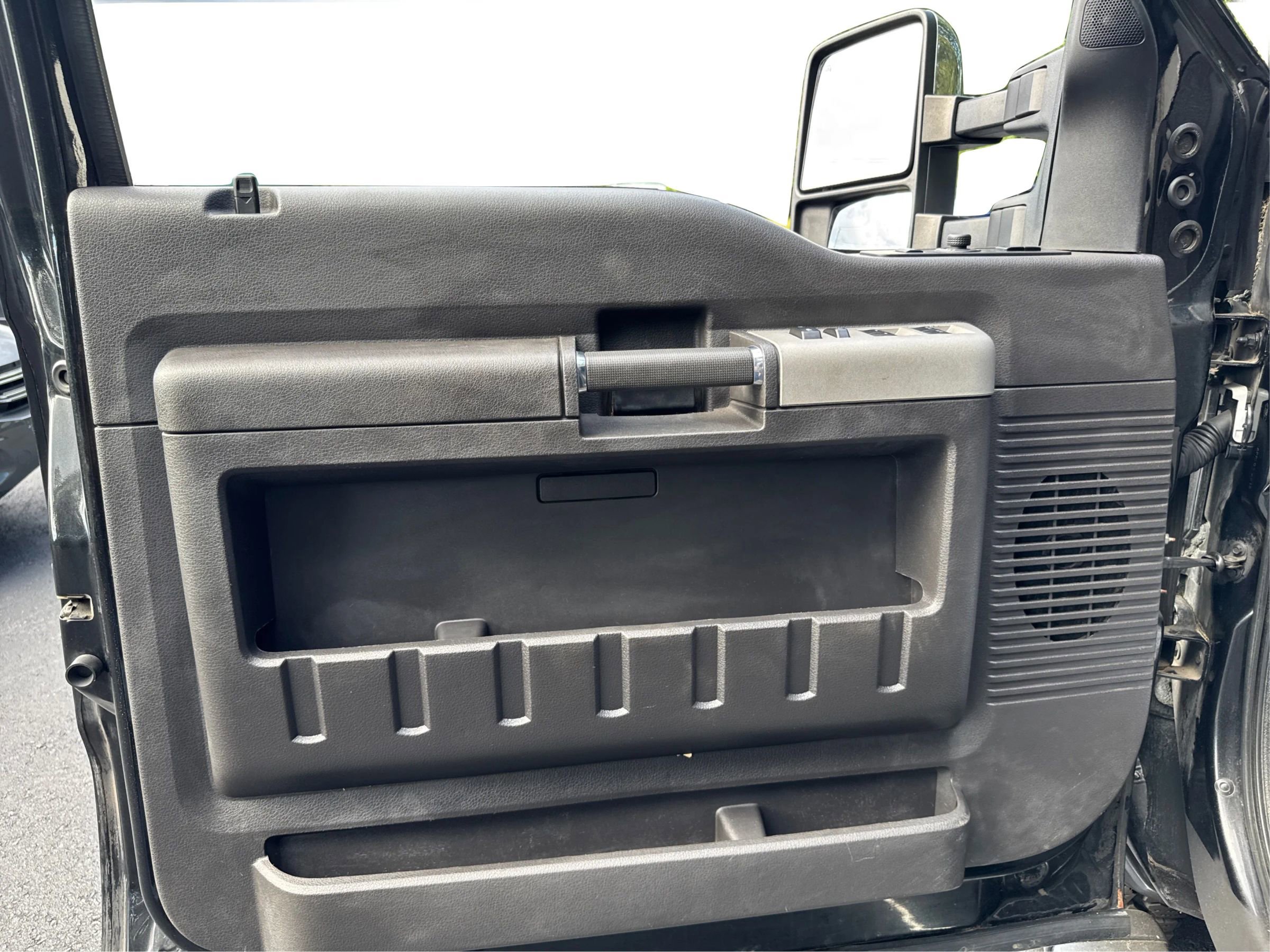 Used 2015 Ford F350 Lariat image 23