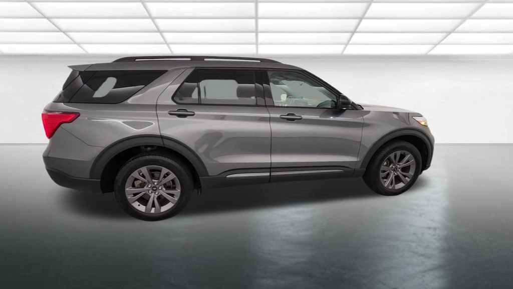 Used 2024 Ford Explorer XLT w/ Equipment Group 202A AWD/4WD image 9