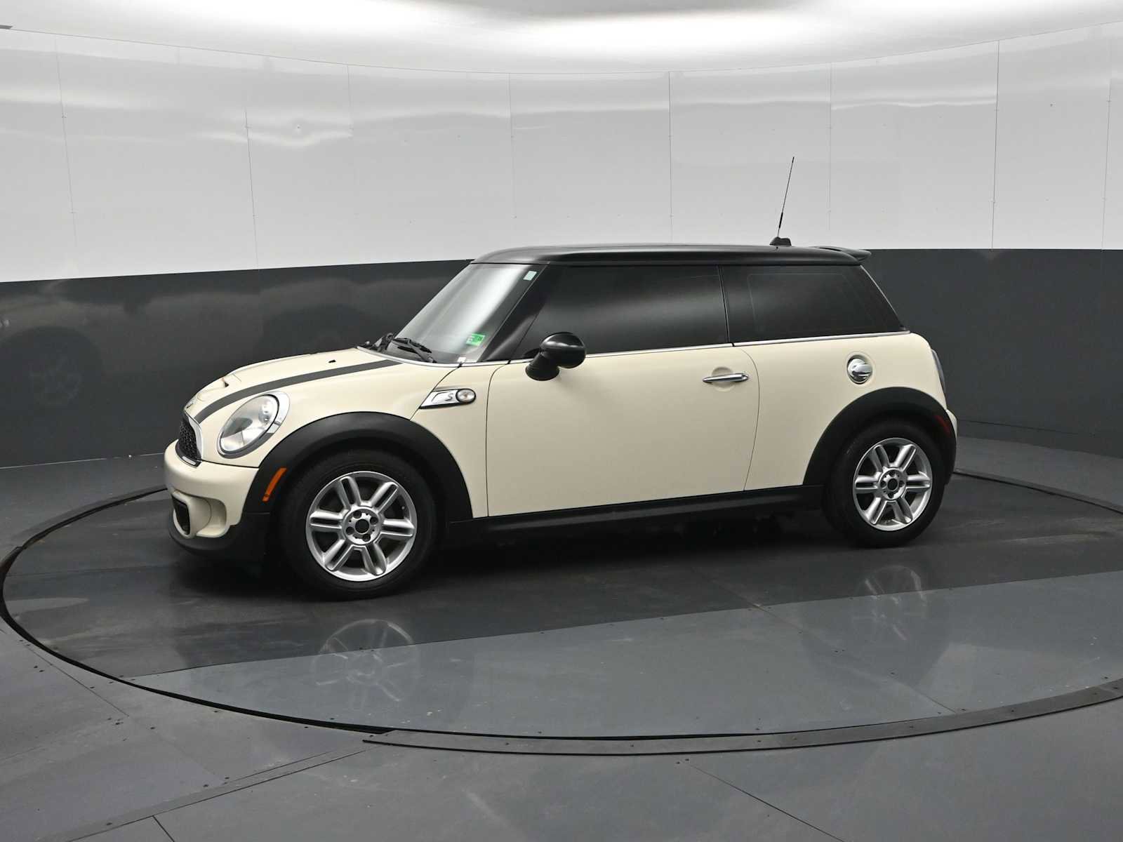 Used 2012 MINI Cooper S image 2