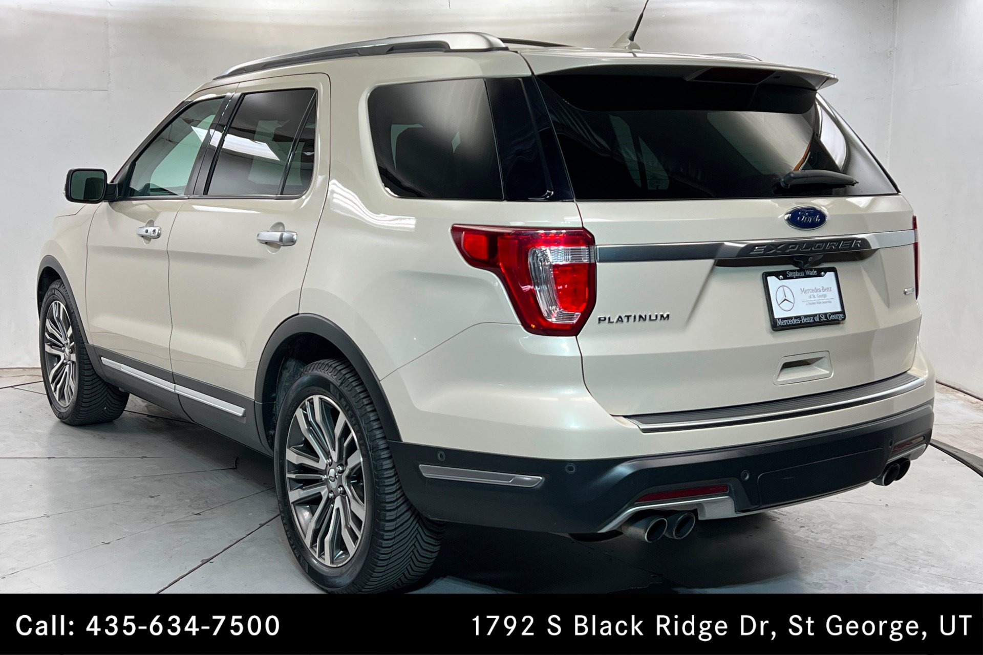 Used 2018 Ford Explorer Platinum AWD/4WD image 3