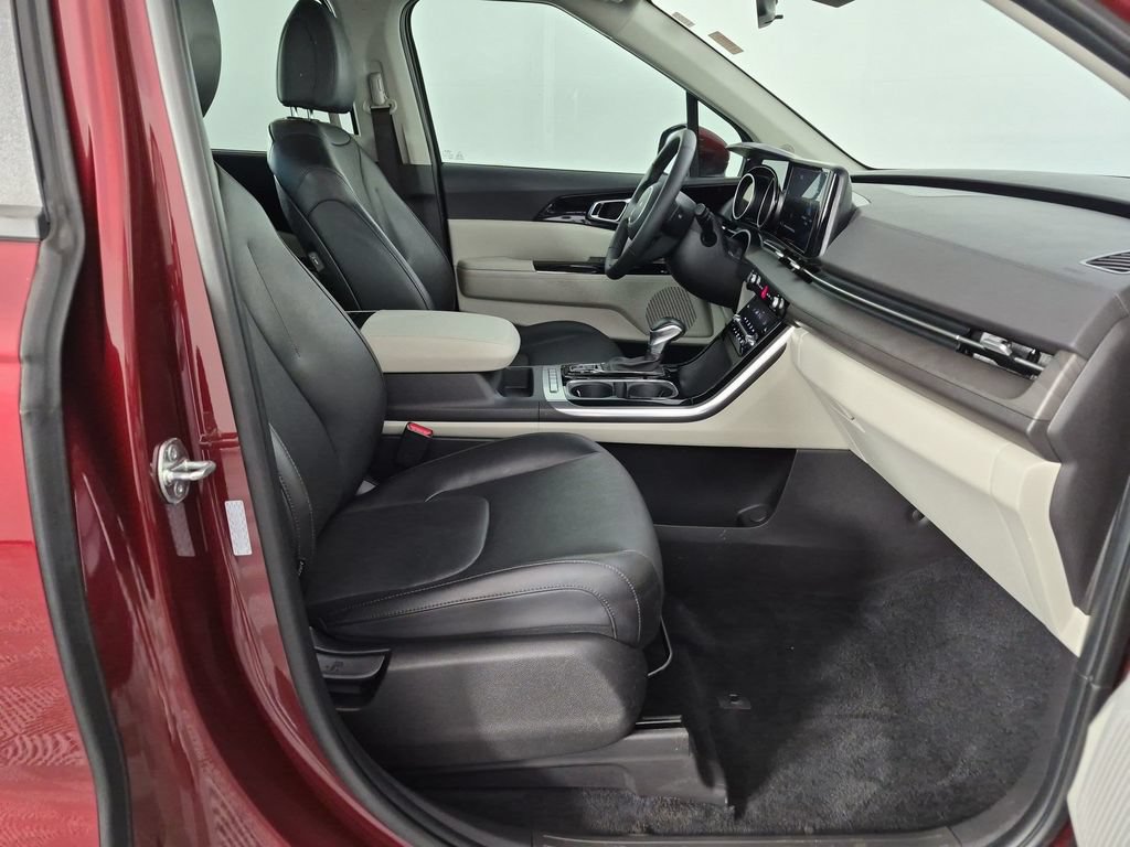 Used 2024 Kia Carnival EX FWD image 36