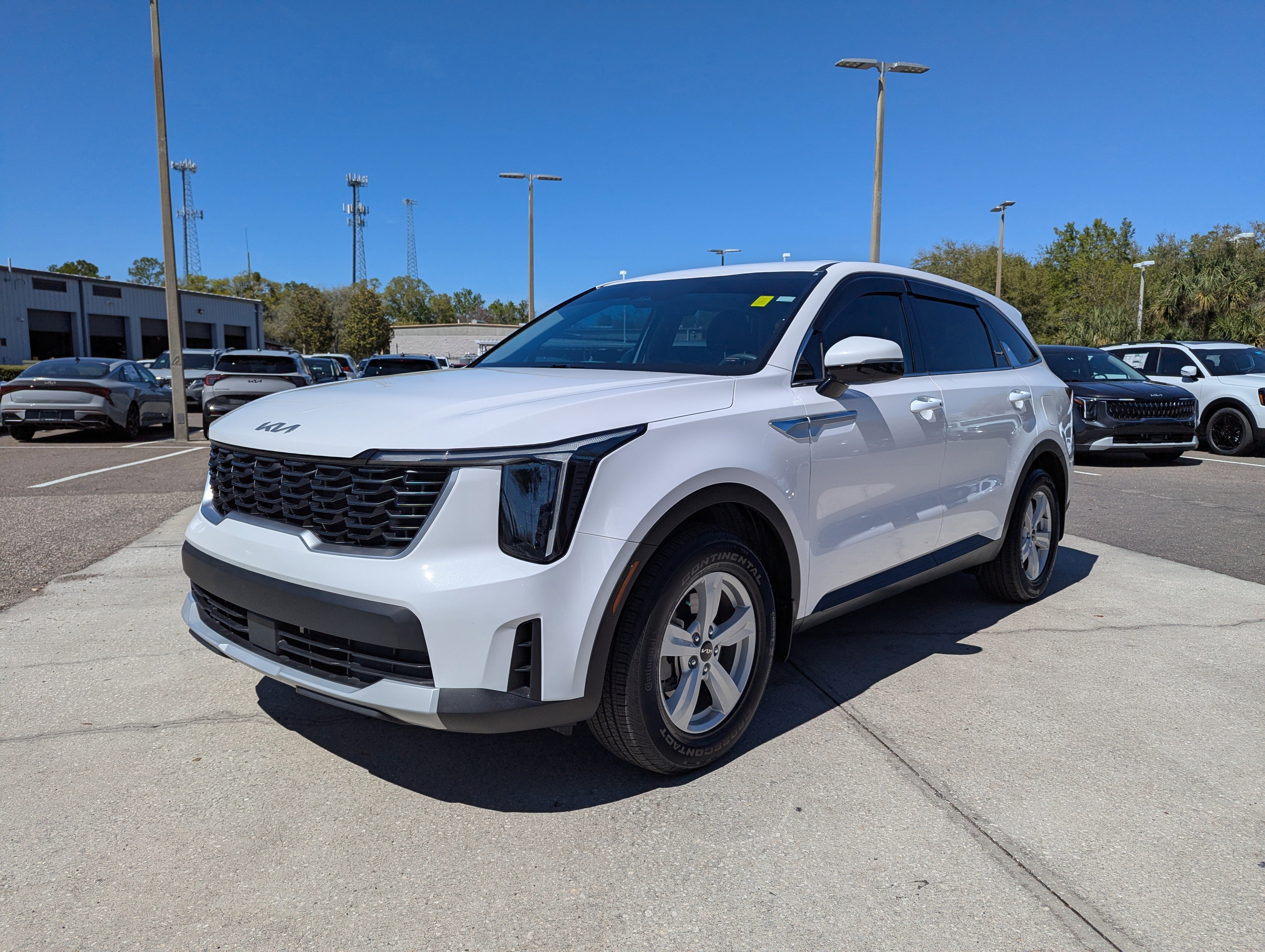 Certified 2025 Kia Sorento LX image 4