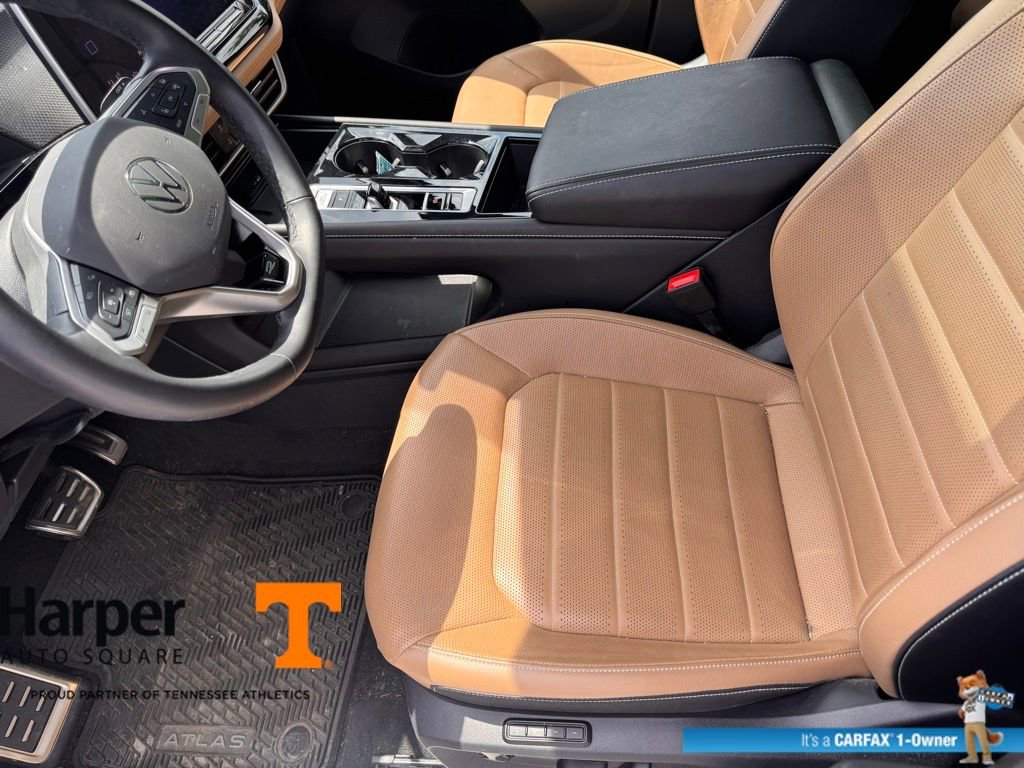 Used 2025 Volkswagen Atlas Cross Sport SEL R-Line AWD/4WD image 13