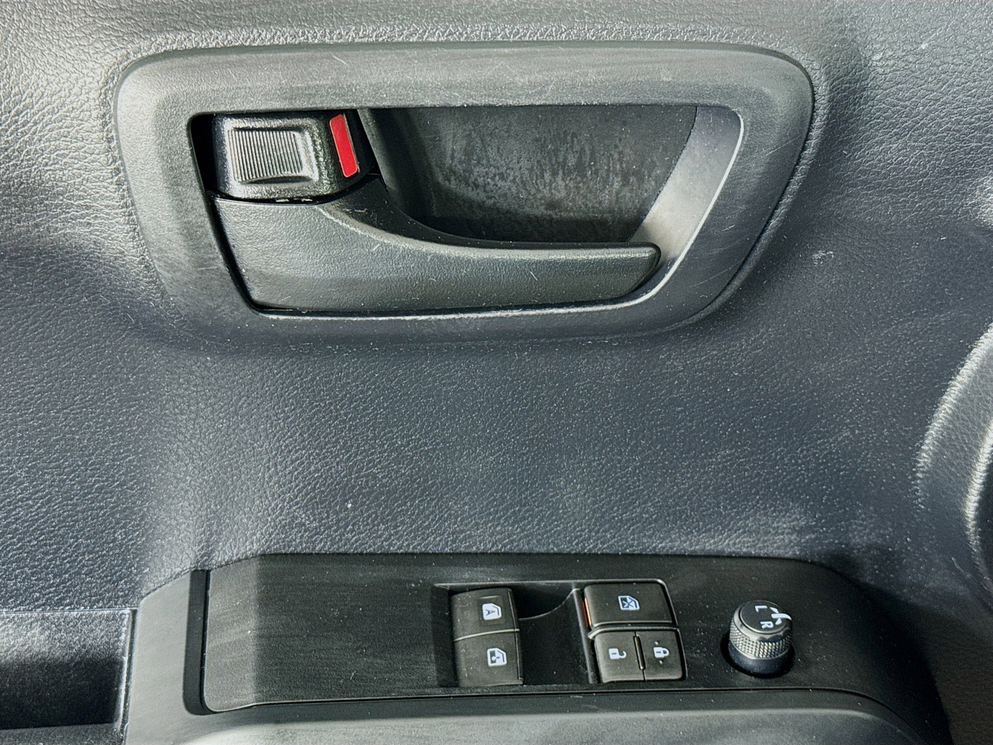 Used 2019 Toyota Tacoma SR image 22