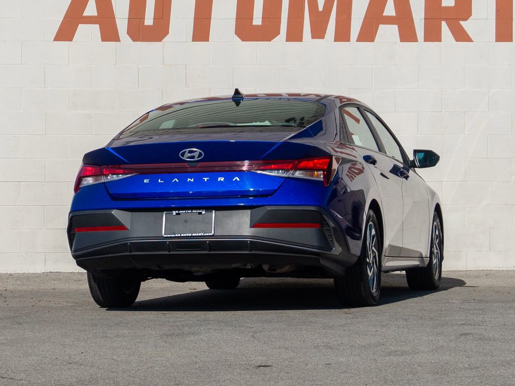 Used 2024 Hyundai Elantra SEL image 5
