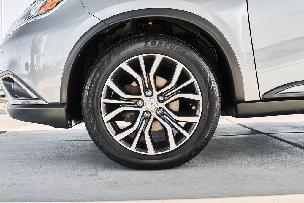 Used 2016 Mitsubishi Outlander SE AWD/4WD image 3