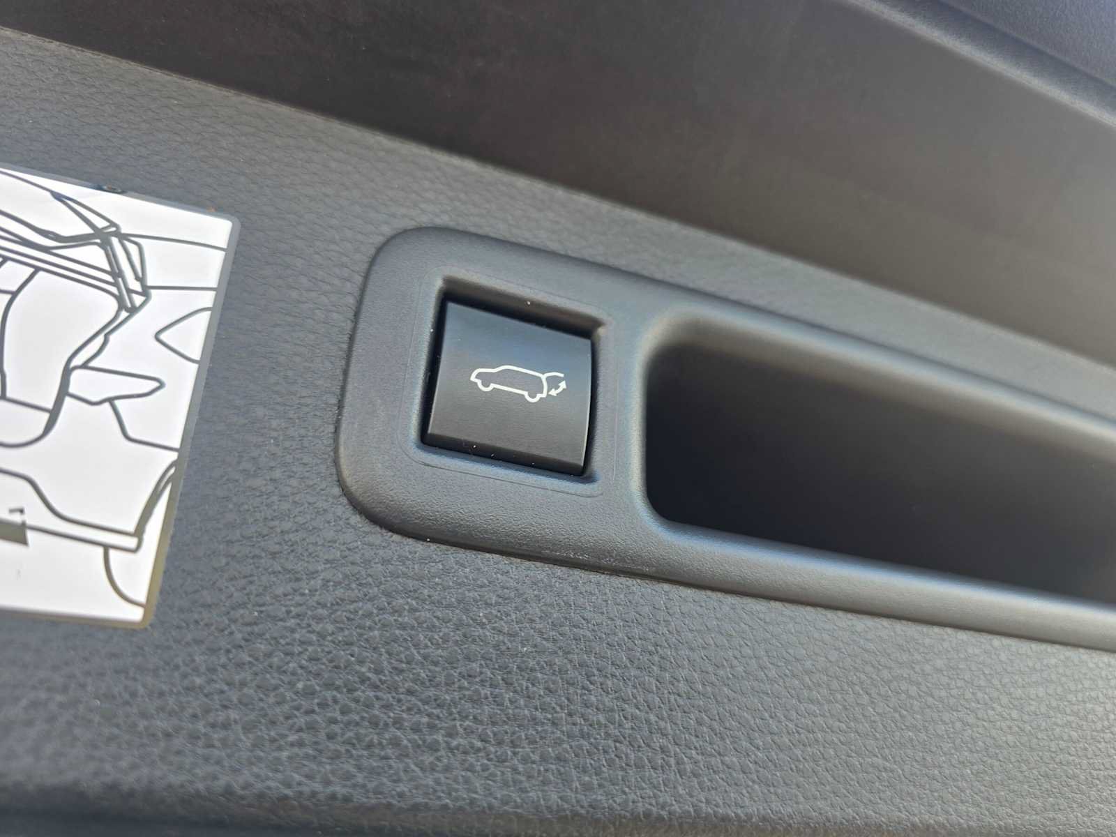 Used 2024 Toyota Highlander XLE AWD/4WD image 15