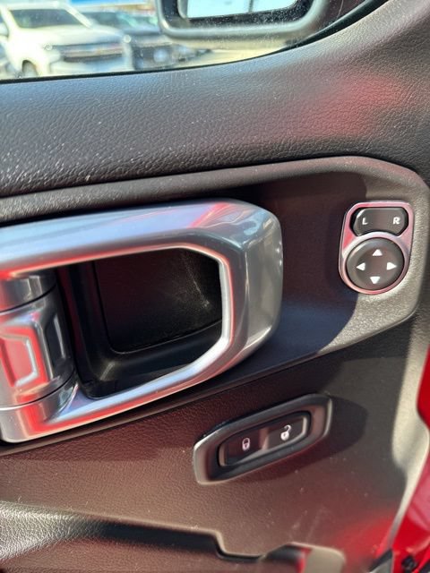 Used 2025 Jeep Wrangler Unlimited Rubicon AWD/4WD image 12