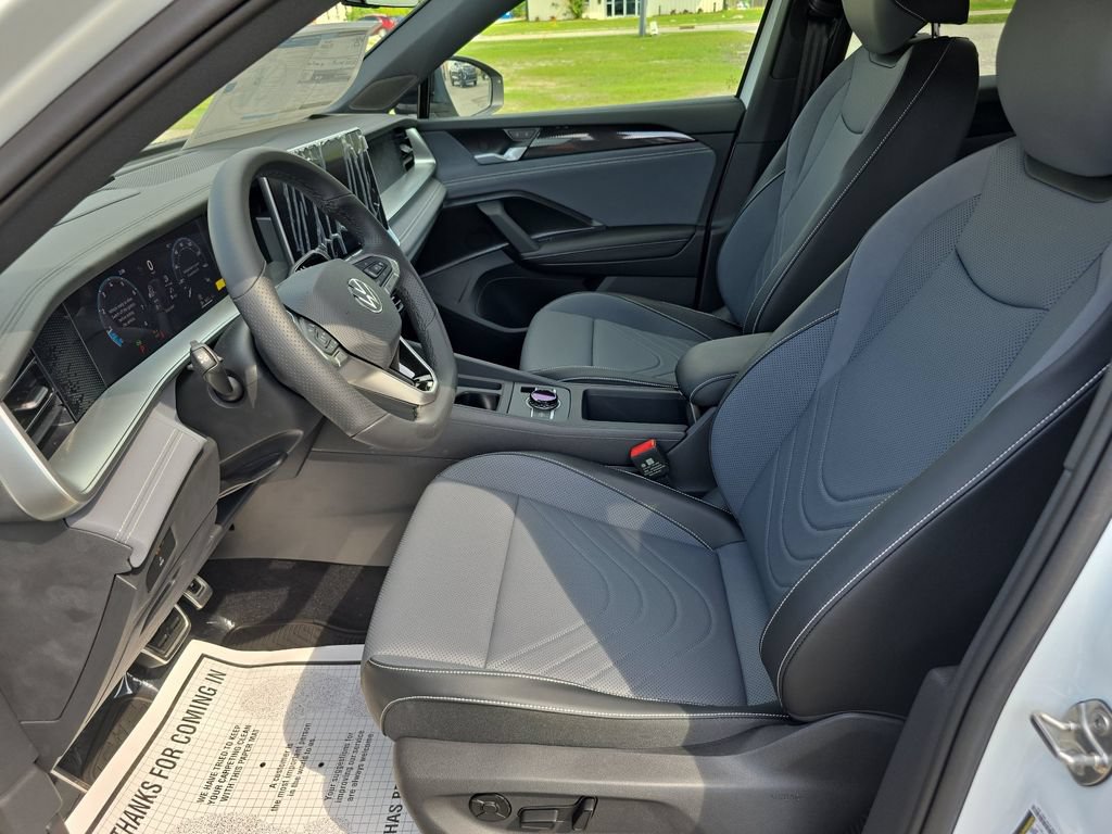 New 2026 Volkswagen Tiguan SE R-Line AWD/4WD image 12