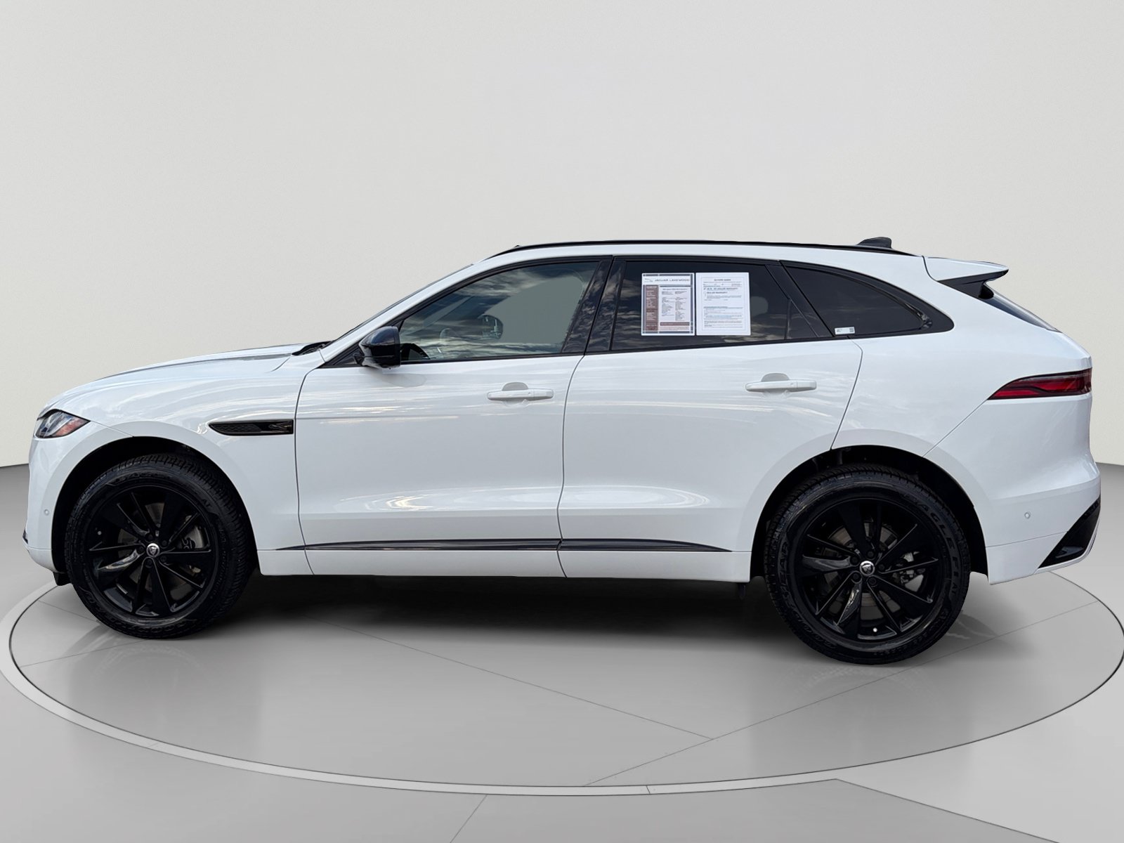Certified 2026 Jaguar F-PACE R-Dynamic S AWD/4WD image 2