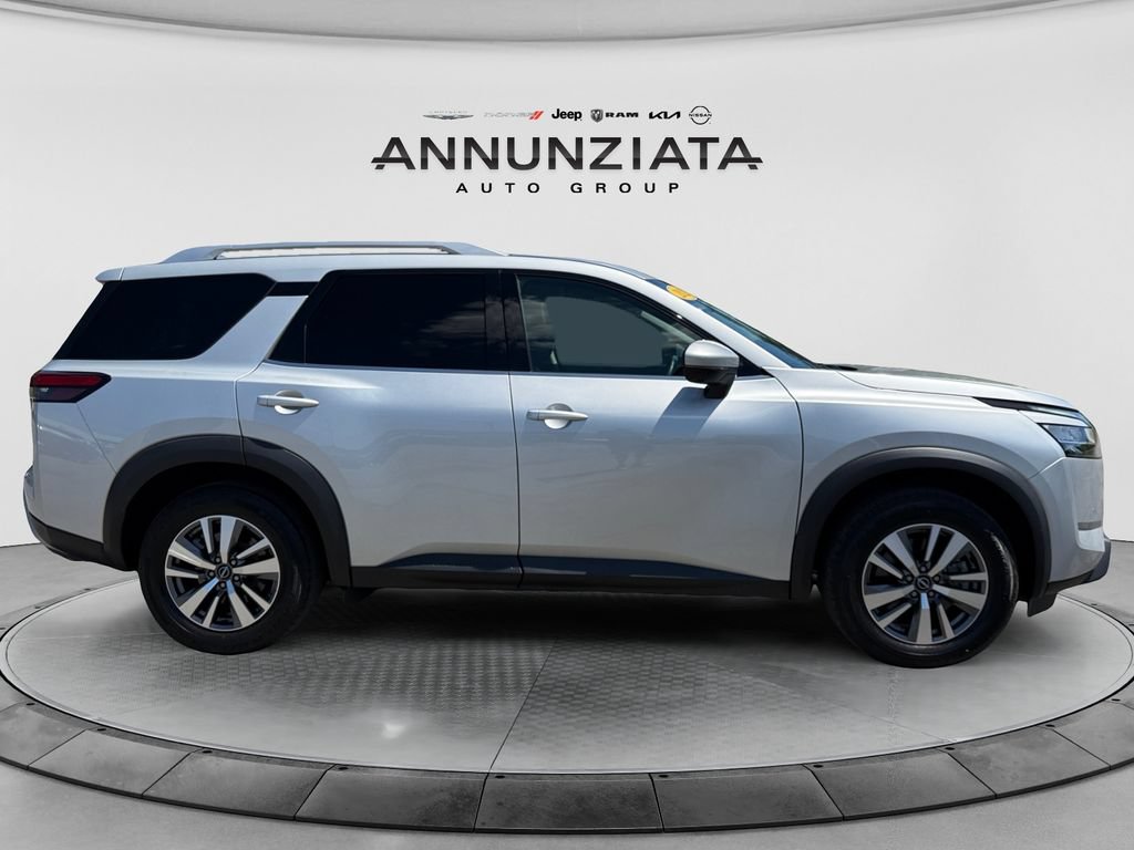 Certified 2022 Nissan Pathfinder SL w/ Cargo Package AWD/4WD image 6