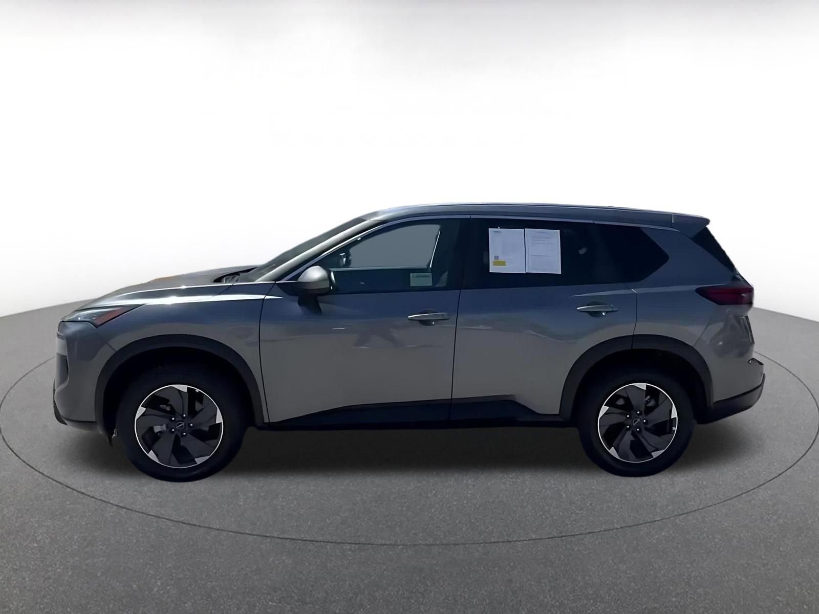 Used 2025 Nissan Rogue SV FWD image 9