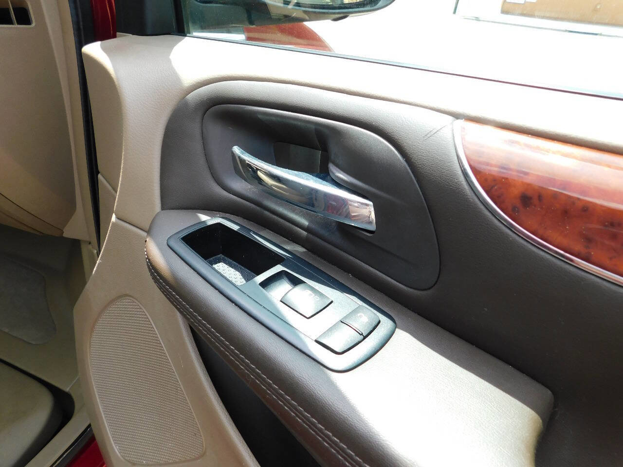 Used 2013 Chrysler Town & Country Touring image 22