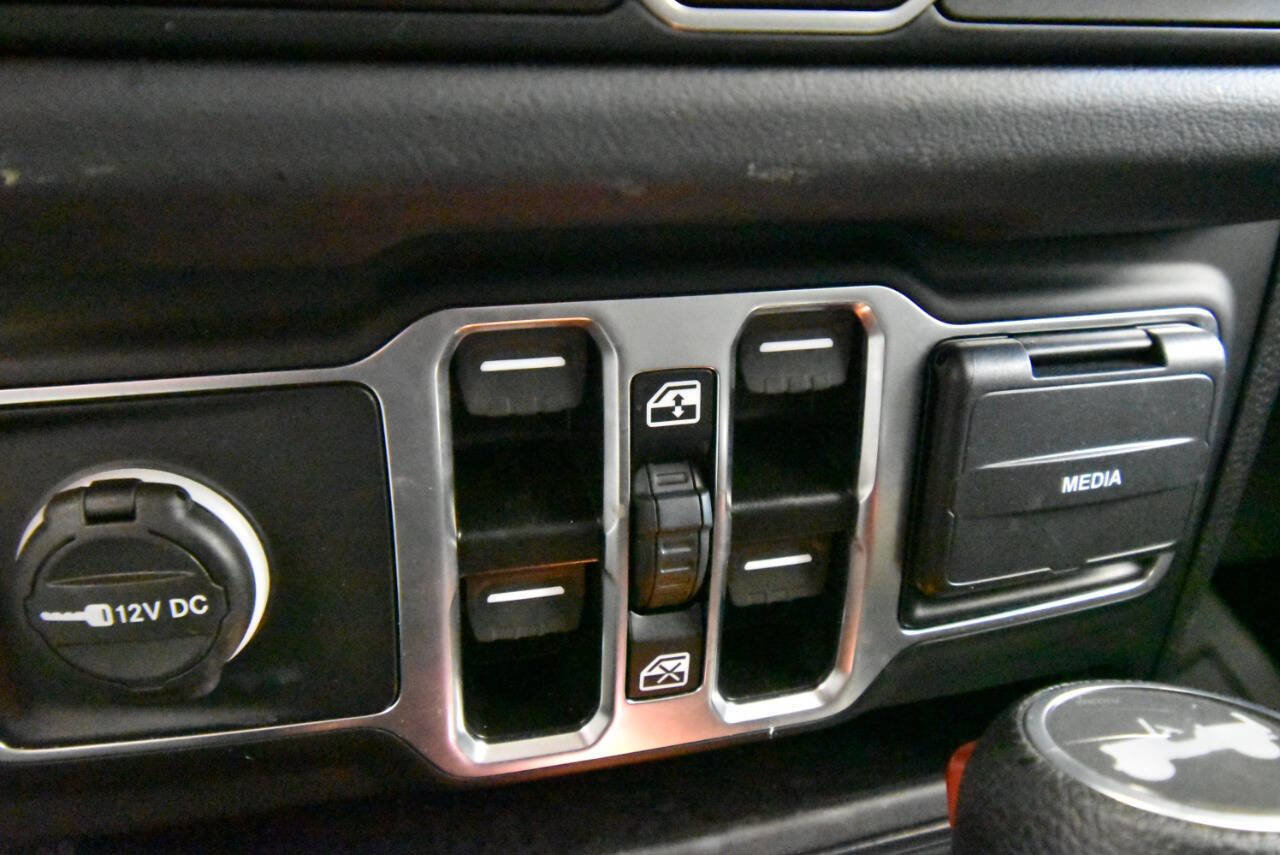 Used 2025 Jeep Wrangler Unlimited Sahara image 19