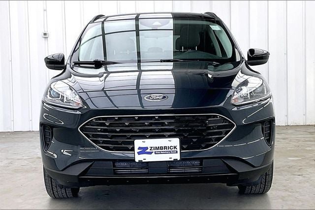 Used 2022 Ford Escape SE w/ SE Sport Appearance Package AWD/4WD image 3