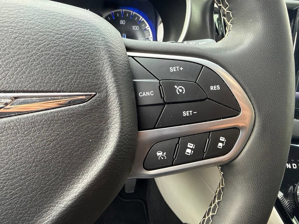 Used 2024 Chrysler Pacifica Touring-L FWD image 21