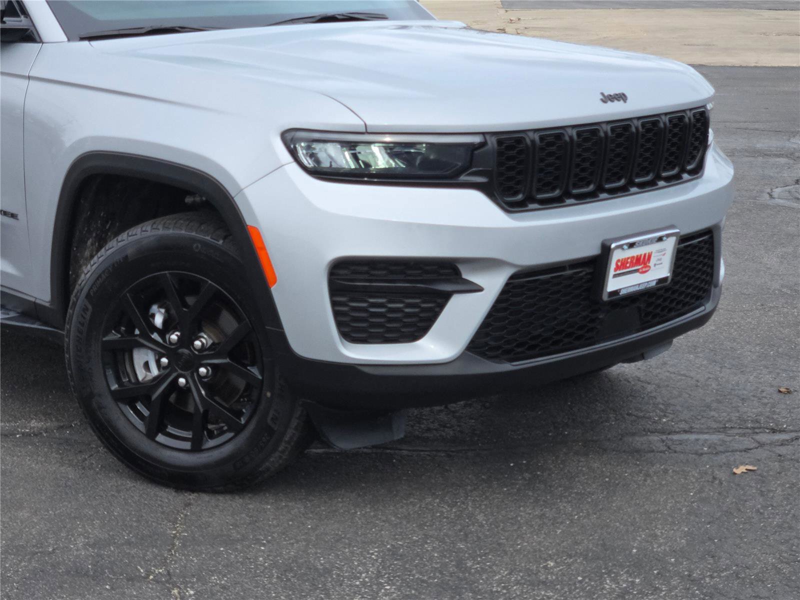 Certified 2024 Jeep Grand Cherokee Altitude image 2