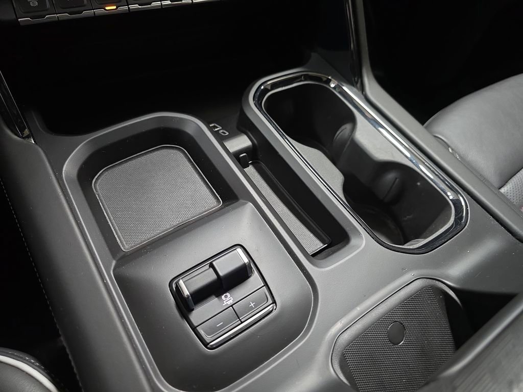 Used 2024 GMC Sierra 2500 AT4X w/ AT4X AEV Edition image 26