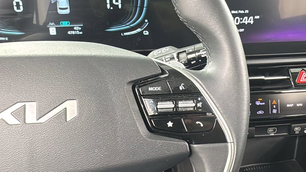 Used 2024 Kia Niro EX Touring image 22