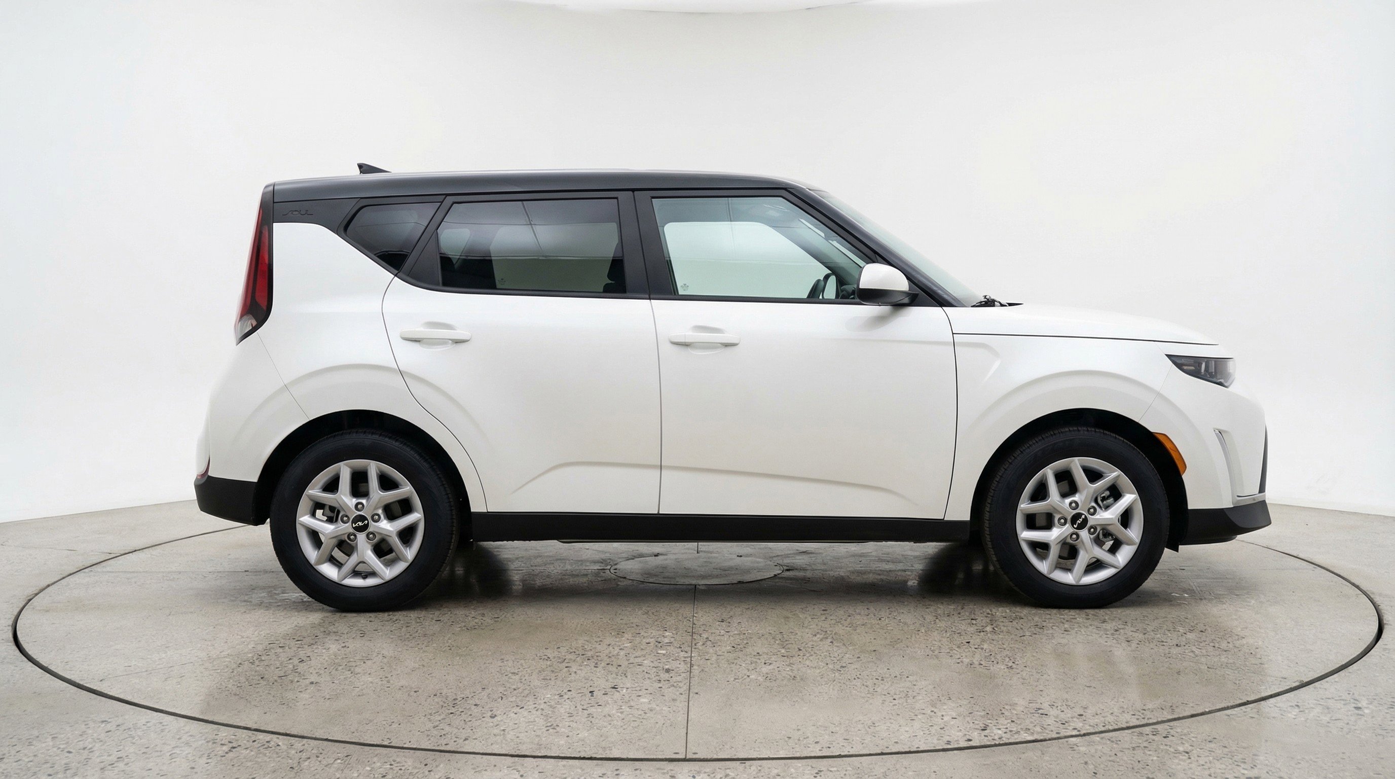 Used 2025 Kia Soul LX w/ LX Technology Package image 11