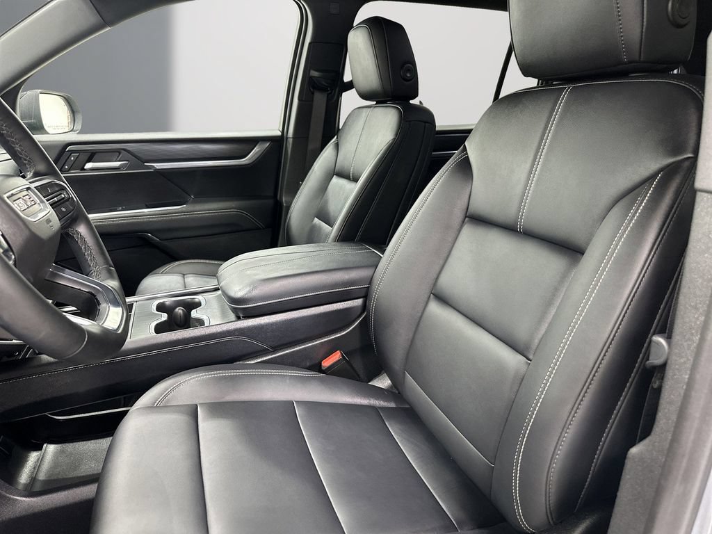Used 2024 GMC Acadia Elevation w/ Luxury Package FWD image 14