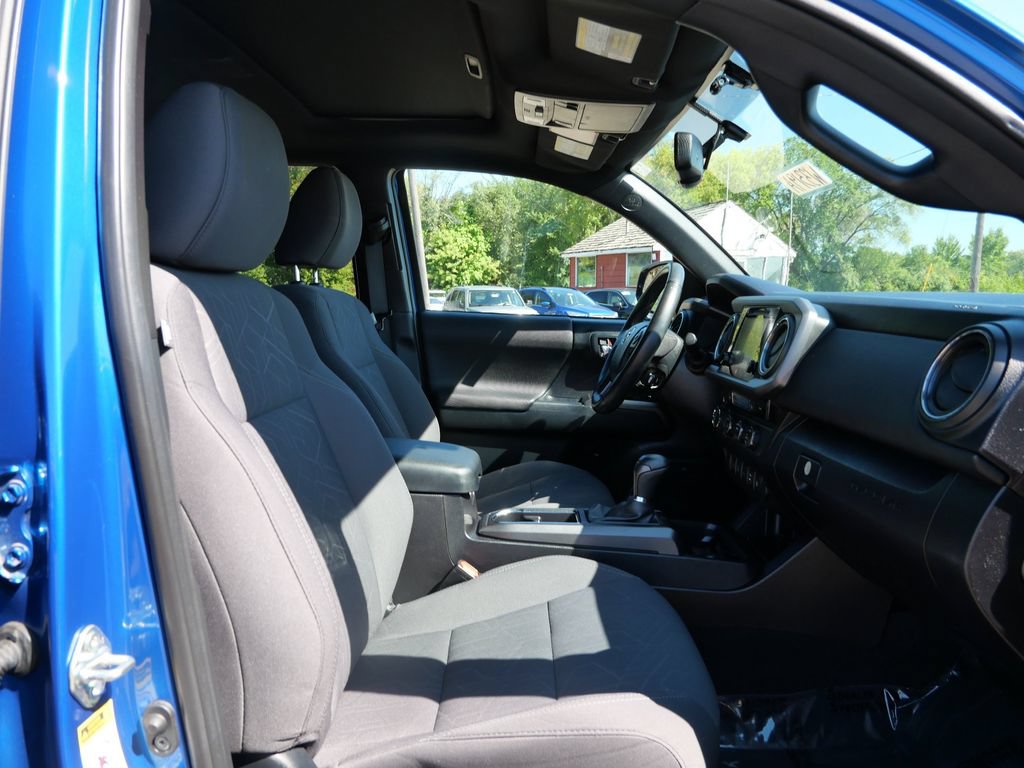 Used 2016 Toyota Tacoma TRD Sport AWD/4WD image 12