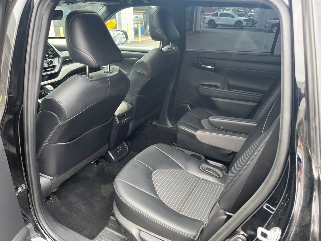 Used 2021 Toyota Highlander XSE AWD/4WD image 23