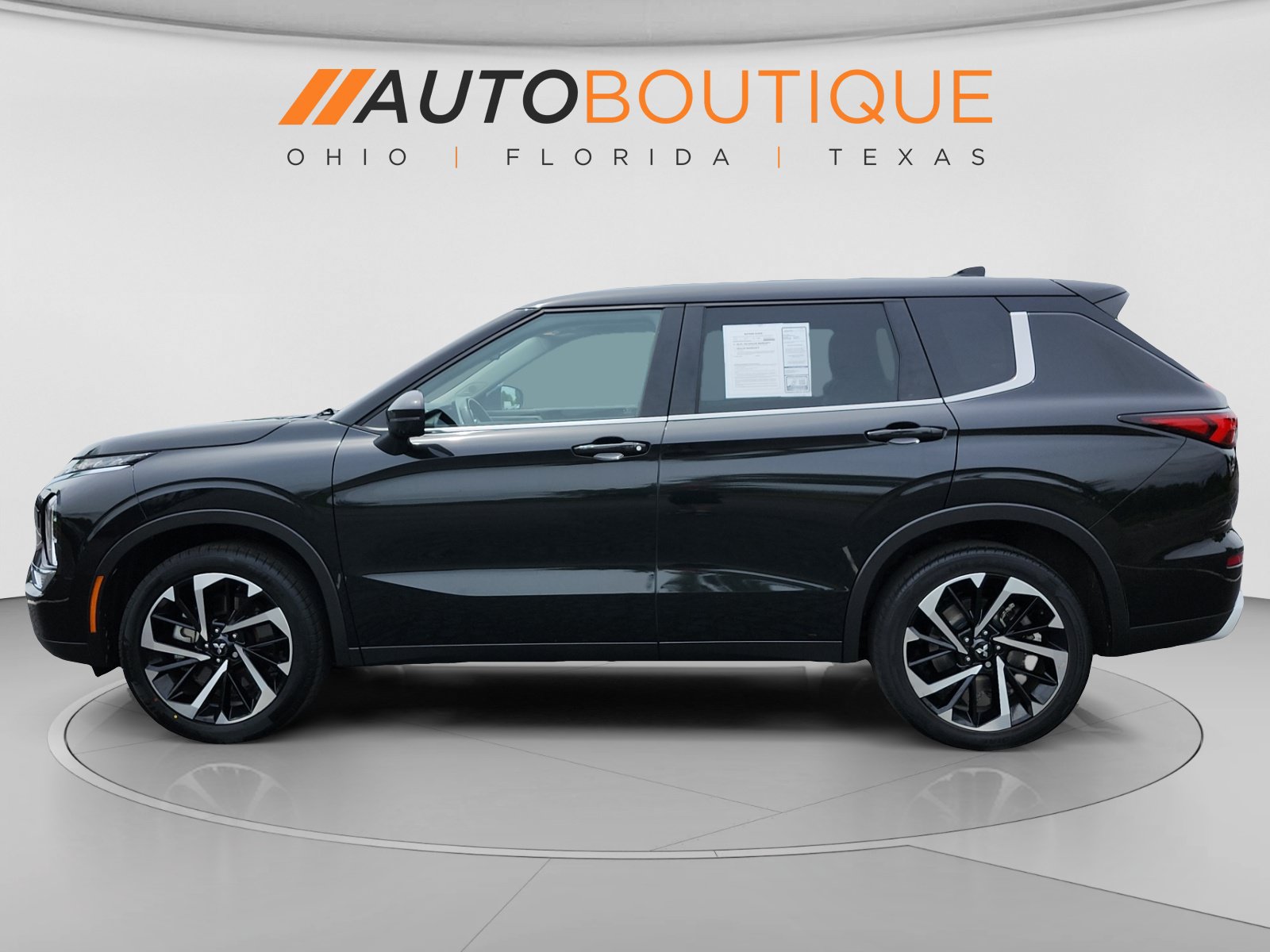 Used 2023 Mitsubishi Outlander SE AWD/4WD image 2