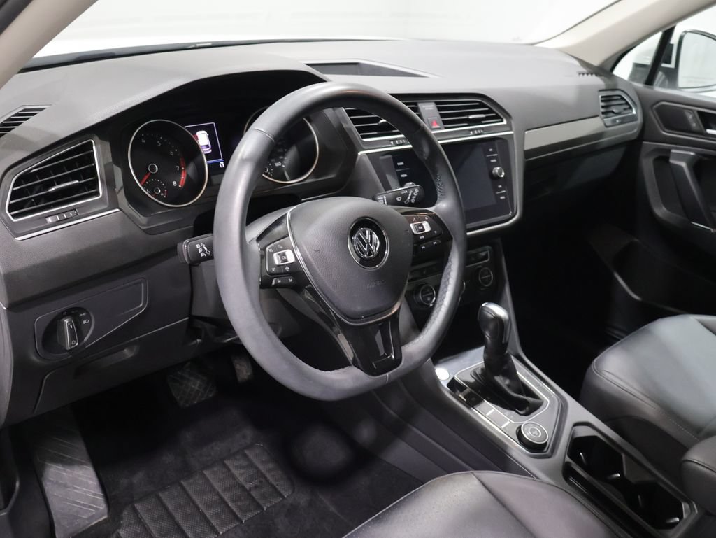 Used 2020 Volkswagen Tiguan SE AWD/4WD image 14