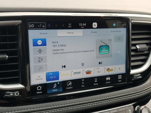 New 2027 Chrysler Pacifica Limited w/ Family Tech Group AWD/4WD image 25