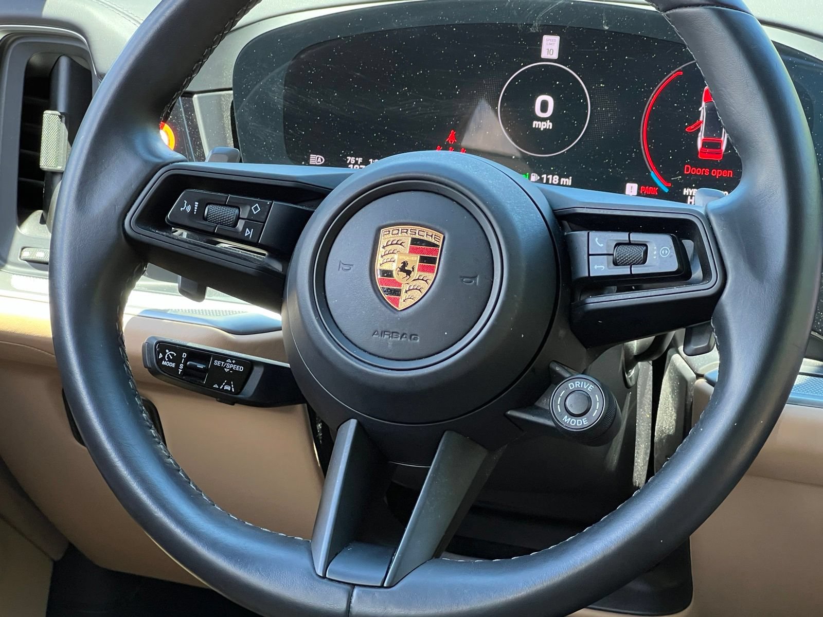 Certified 2024 Porsche Cayenne Coupe AWD/4WD image 23