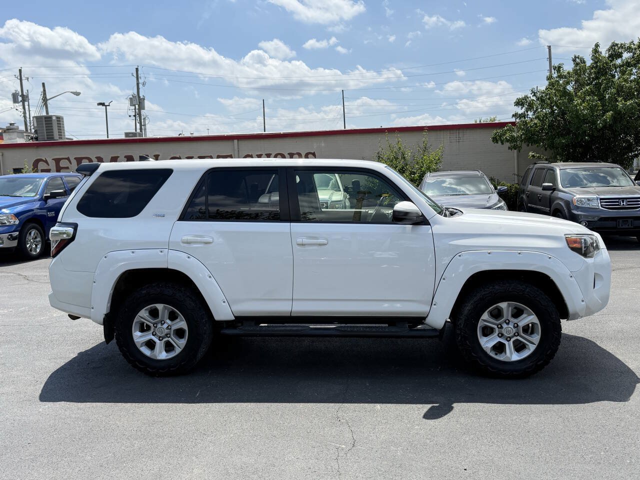 Used 2017 Toyota 4Runner SR5 AWD/4WD image 6