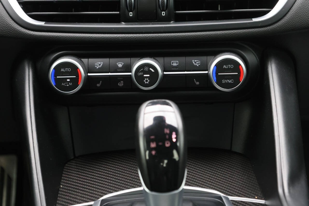 Used 2017 Alfa Romeo Giulia Quadrifoglio RWD image 21