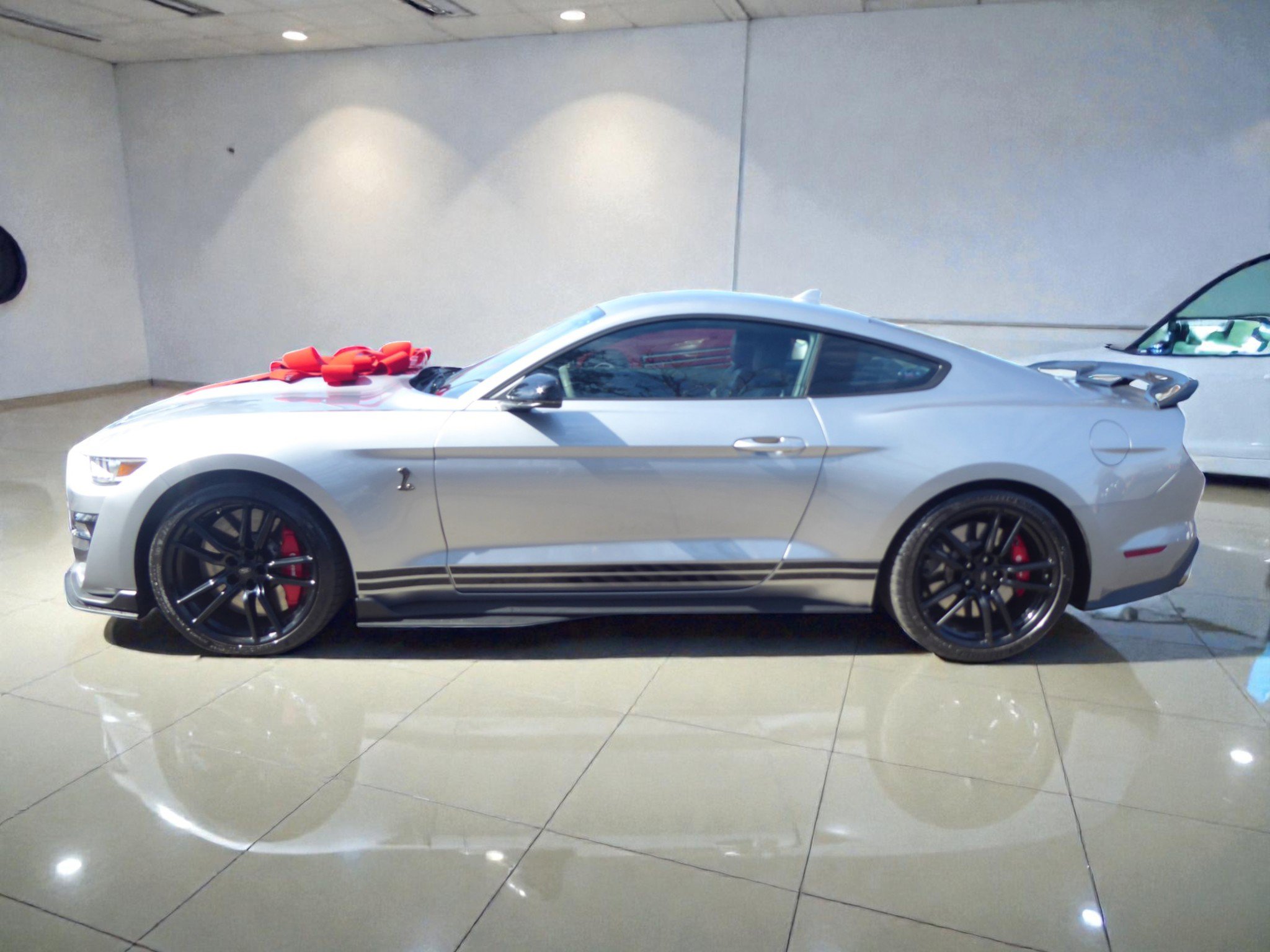 Used 2021 Ford Mustang Shelby GT500 w/ Technology Package RWD image 7