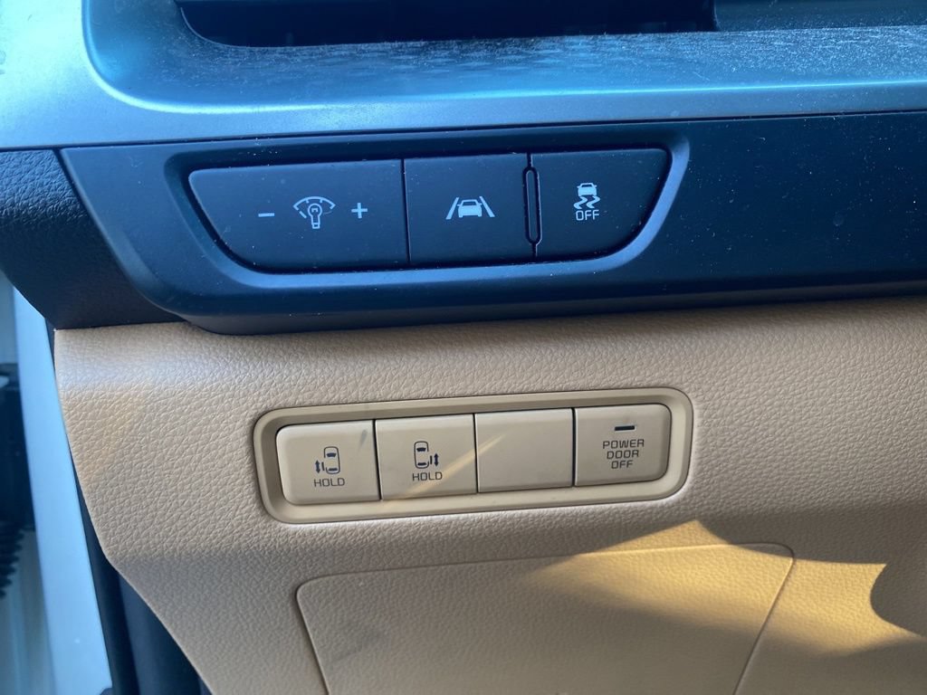 Certified 2024 Kia Carnival LX FWD image 13