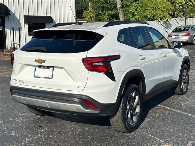 Used 2025 Chevrolet Trax LT w/ Driver Confidence Package FWD image 12