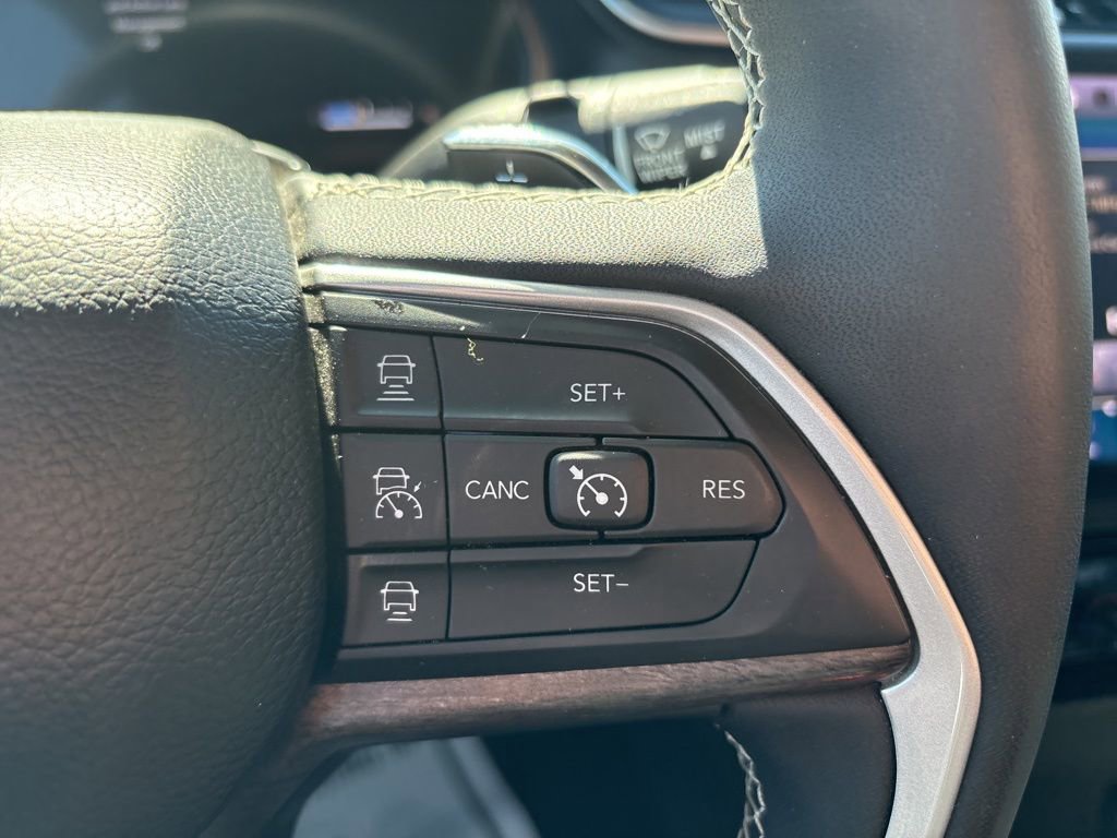 Used 2023 Jeep Grand Cherokee L Limited AWD/4WD image 12