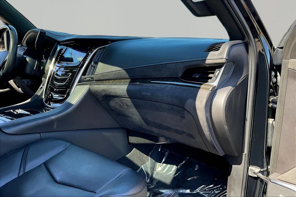 Used 2020 Cadillac Escalade Platinum AWD/4WD image 26
