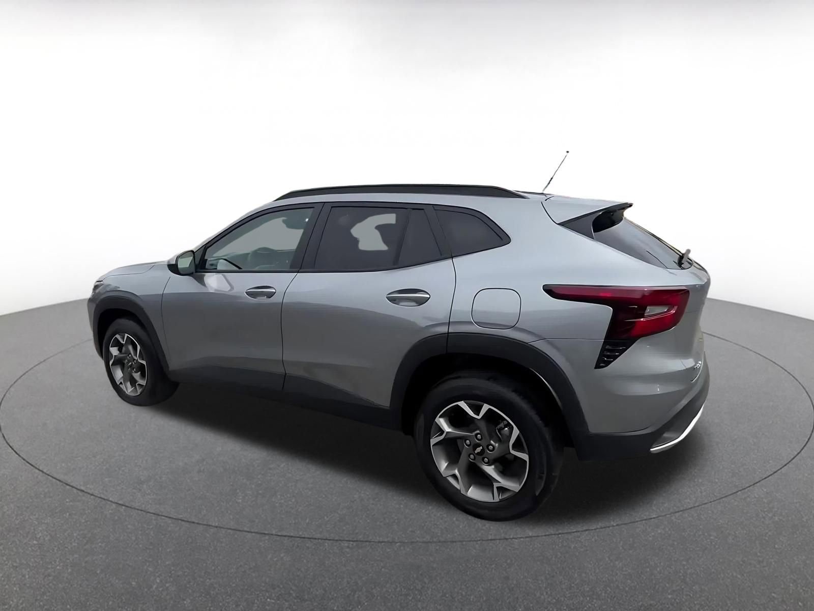 Used 2025 Chevrolet Trax LT w/ LT Convenience Package FWD image 10