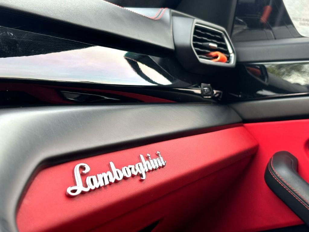 Used 2021 Lamborghini Urus AWD/4WD image 32