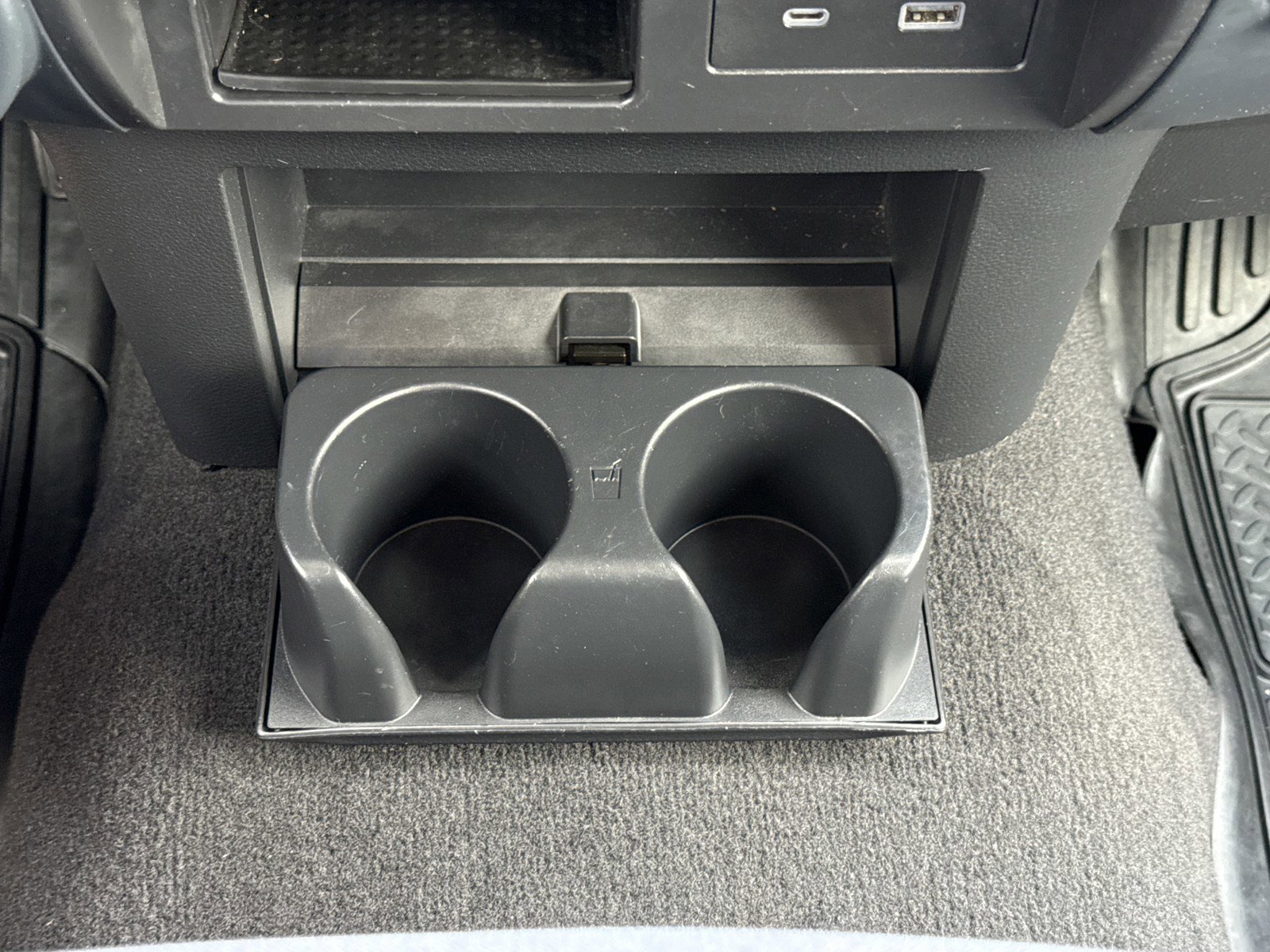 Used 2022 Nissan Titan SV image 27